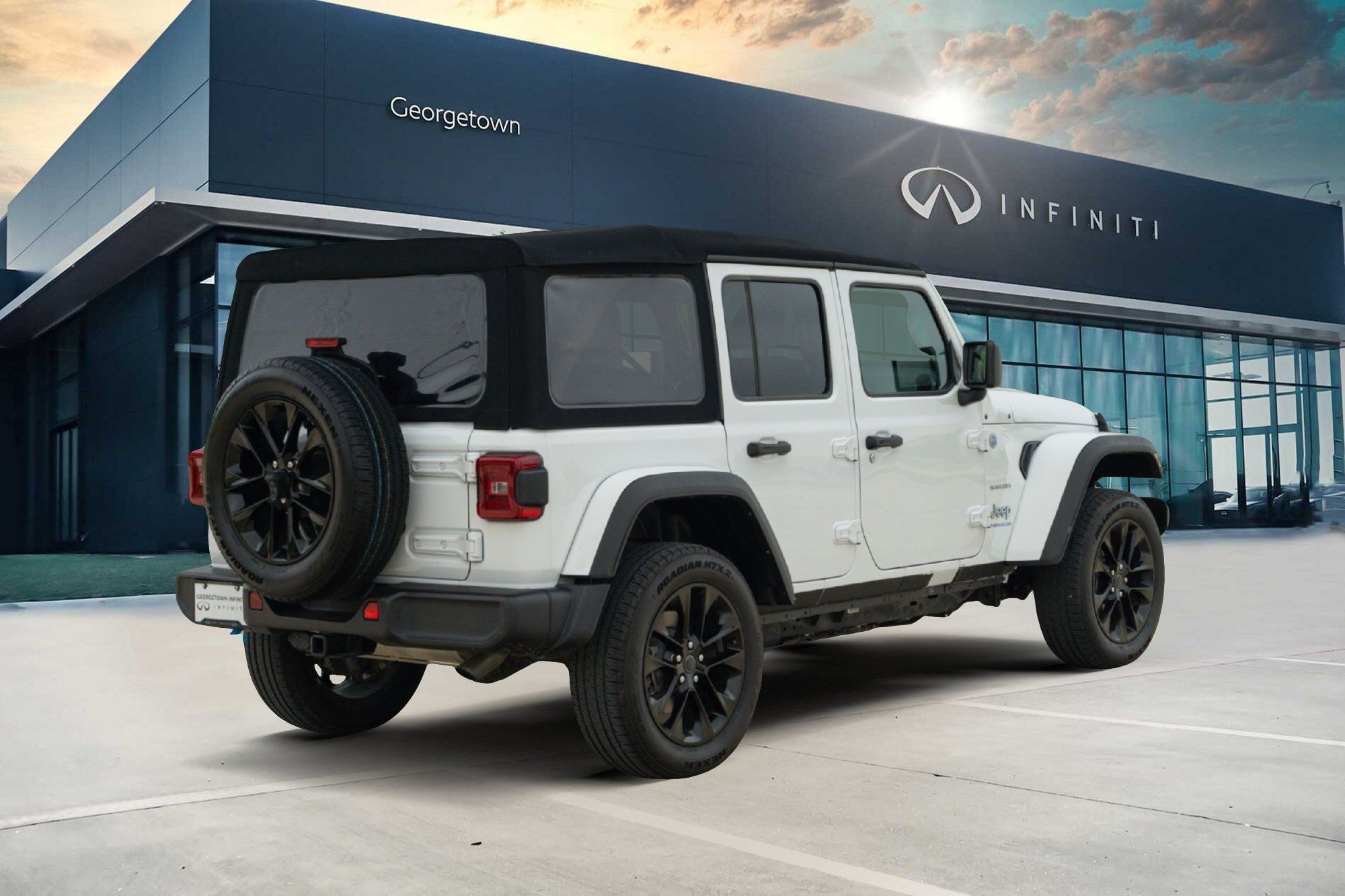 Used 2024 Jeep Wrangler Unlimited Sahara AWD/4WD image 4