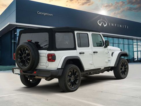 Used 2024 Jeep Wrangler Unlimited Sahara AWD/4WD image 4
