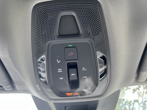 Used 2025 Audi Q6 e-tron Premium Plus w/ Premium Plus AWD/4WD image 25
