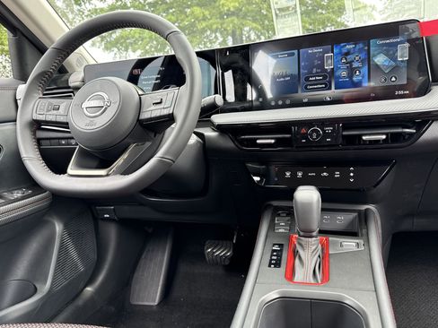 New 2026 Nissan Kicks SR FWD image 3