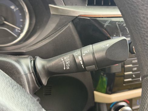 Used 2014 Toyota Corolla LE FWD image 20