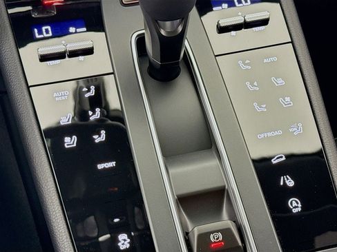 New 2026 Porsche Macan image 22