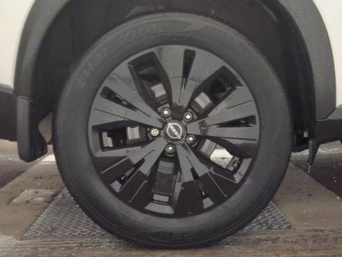 Used 2023 Nissan Rogue SV w/ SV Premium B Package image 14