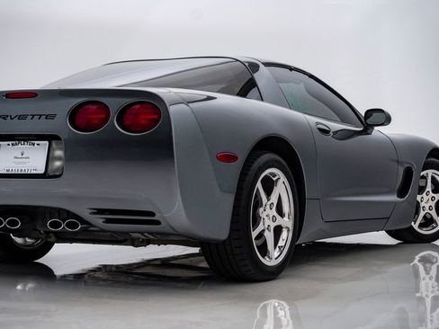 Used 2003 Chevrolet Corvette Coupe w/ Preferred Equipment Group RWD image 11