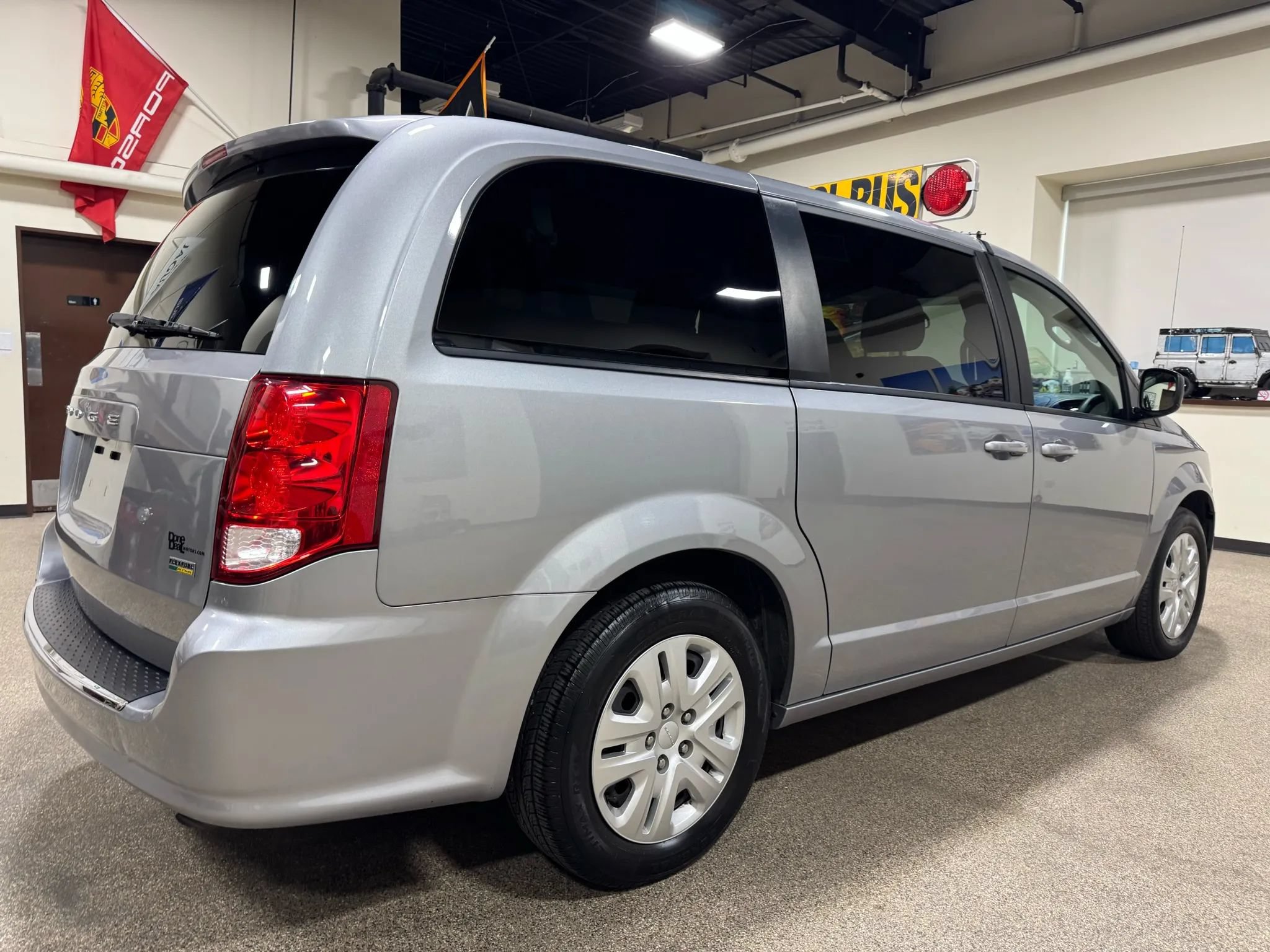 Used 2018 Dodge Grand Caravan SE FWD image 16