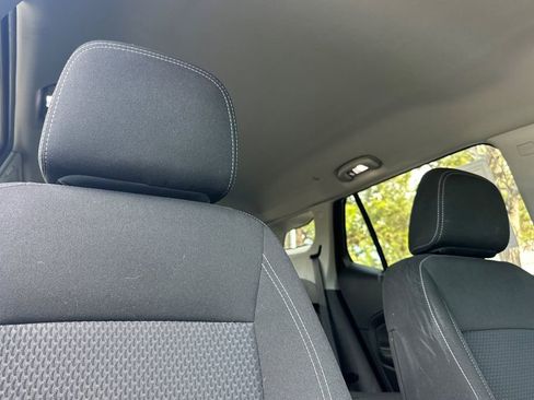 Used 2024 GMC Terrain SLE image 17