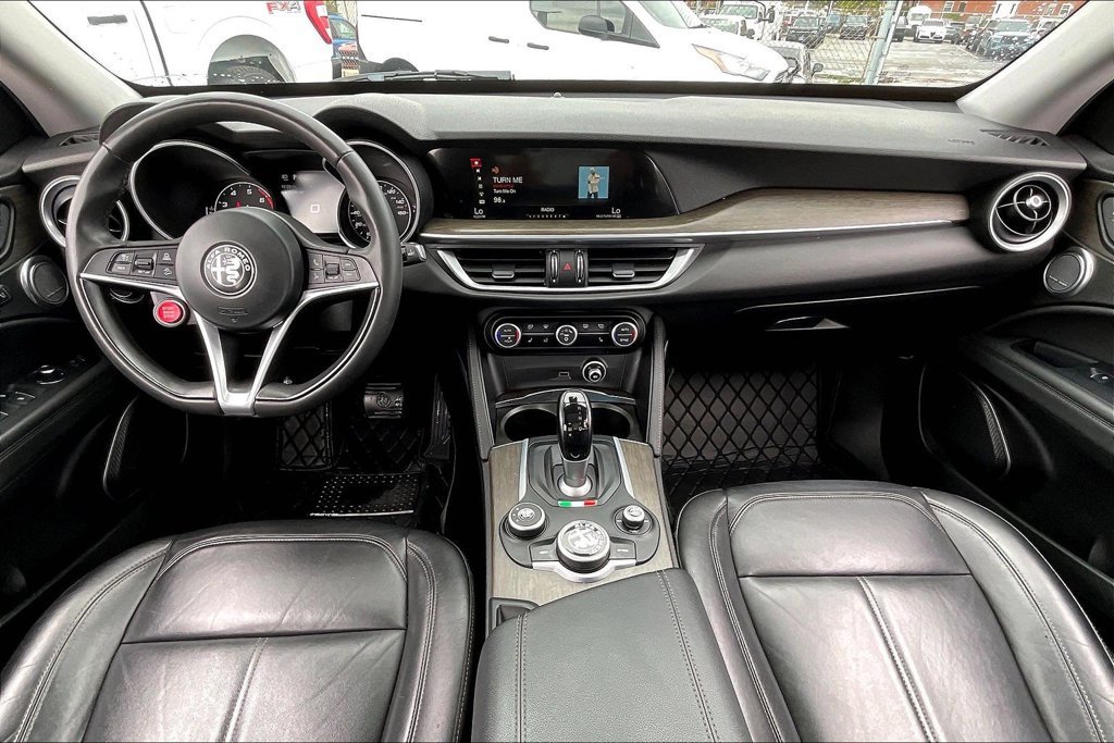Used 2018 Alfa Romeo Stelvio Ti AWD/4WD image 14