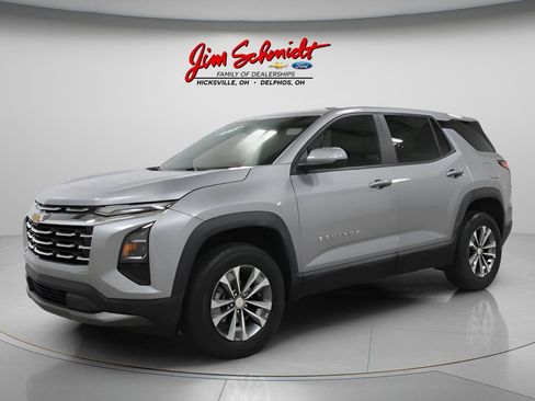 Used 2025 Chevrolet Equinox LT image 2