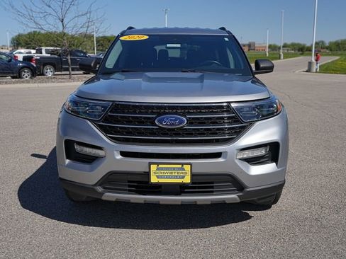 Used 2020 Ford Explorer XLT w/ Equipment Group 202A AWD/4WD image 2