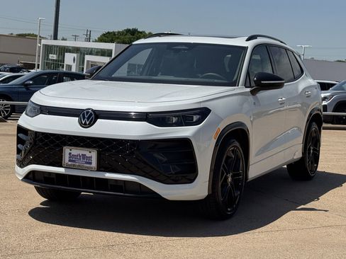 New 2026 Volkswagen Tiguan SE R-Line FWD image 9