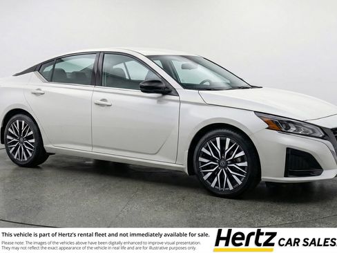 Used 2025 Nissan Altima 2.5 SV image 1