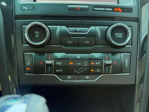 Used 2016 Ford Explorer XLT w/ Equipment Group 202A FWD image 21