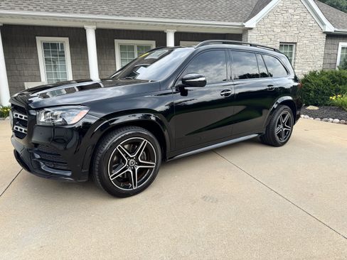 Used 2022 Mercedes-Benz GLS 450 4MATIC w/ AMG Line Exterior image 2