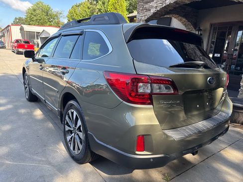 Used 2017 Subaru Outback 2.5i Limited AWD/4WD image 3