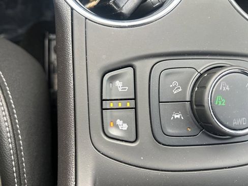 Used 2024 GMC Terrain SLT w/ Elevation Edition image 30