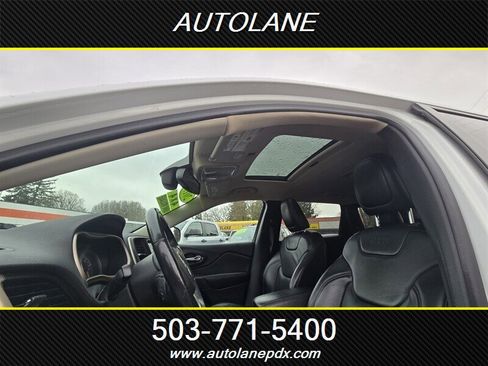 Used 2017 Jeep Cherokee Limited image 11