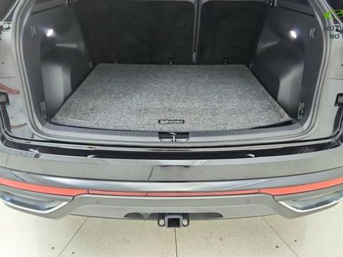 Used 2024 Volkswagen Atlas Cross Sport SE w/ Black Wheel Package FWD image 14