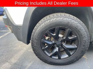 Used 2017 Jeep Cherokee Trailhawk AWD/4WD video 2