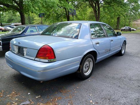 Used 2001 Ford Crown Victoria LX image 2
