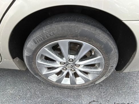 Used 2015 Toyota Camry XLE image 43