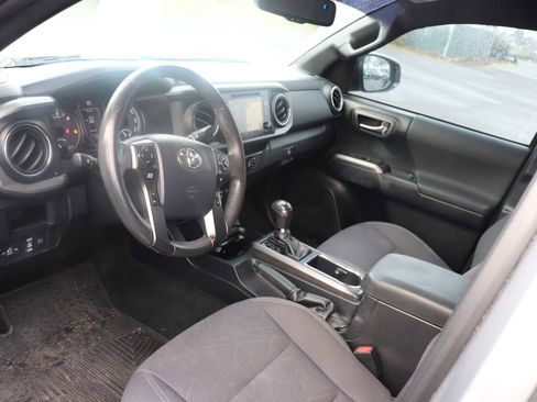 Used 2018 Toyota Tacoma TRD Off-Road image 10