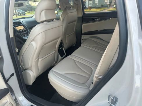 Used 2019 Lincoln Nautilus Select image 18