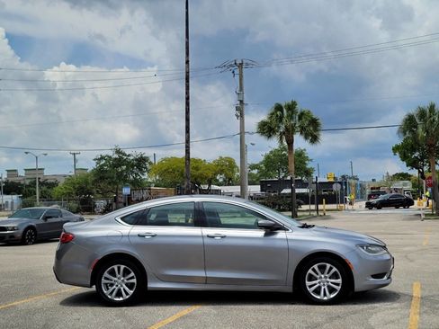 Used 2015 Chrysler 200 Limited FWD image 5