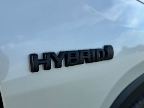 Used 2021 Toyota RAV4 XLE Premium image 6