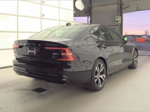 Used 2025 Volvo S60 B5 Core image 5