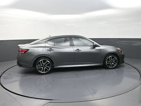 Used 2025 Nissan Sentra SR FWD image 9