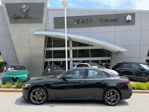 Used 2023 Alfa Romeo Giulia Veloce AWD/4WD image 8