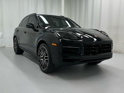 Used 2024 Porsche Cayenne AWD/4WD image 1