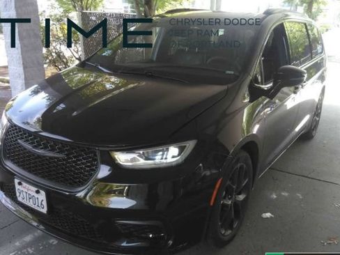 Used 2025 Chrysler Pacifica Limited FWD image 1