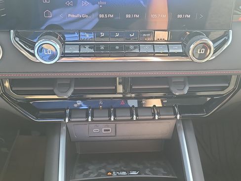 Used 2024 Chevrolet Colorado Z71 w/ LPO, Dark Essentials Package AWD/4WD image 21