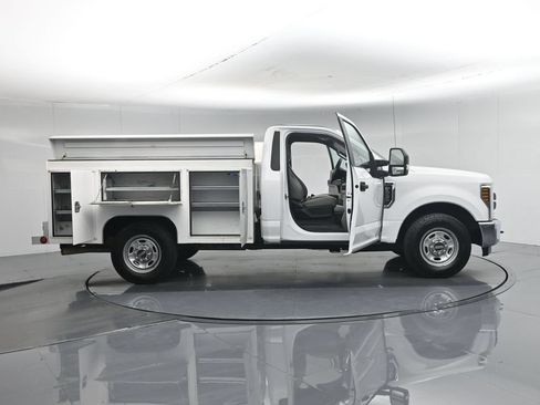 Used 2019 Ford F250 XL w/ XL Value Package RWD image 4