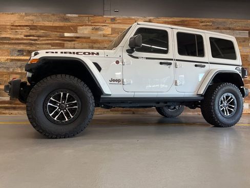 Used 2025 Jeep Wrangler Unlimited Rubicon AWD/4WD image 15