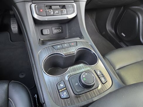 Used 2023 GMC Acadia SLT w/ Preferred Package FWD image 16