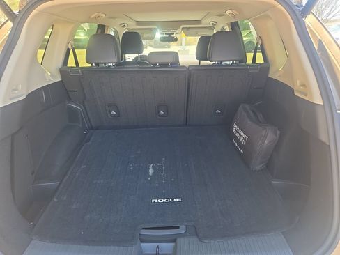 Used 2024 Nissan Rogue SV w/ SV Premium Package FWD image 13