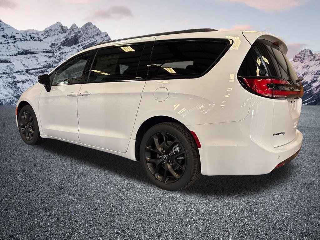 New 2026 Chrysler Pacifica Select w/ S Appearance Package FWD image 3