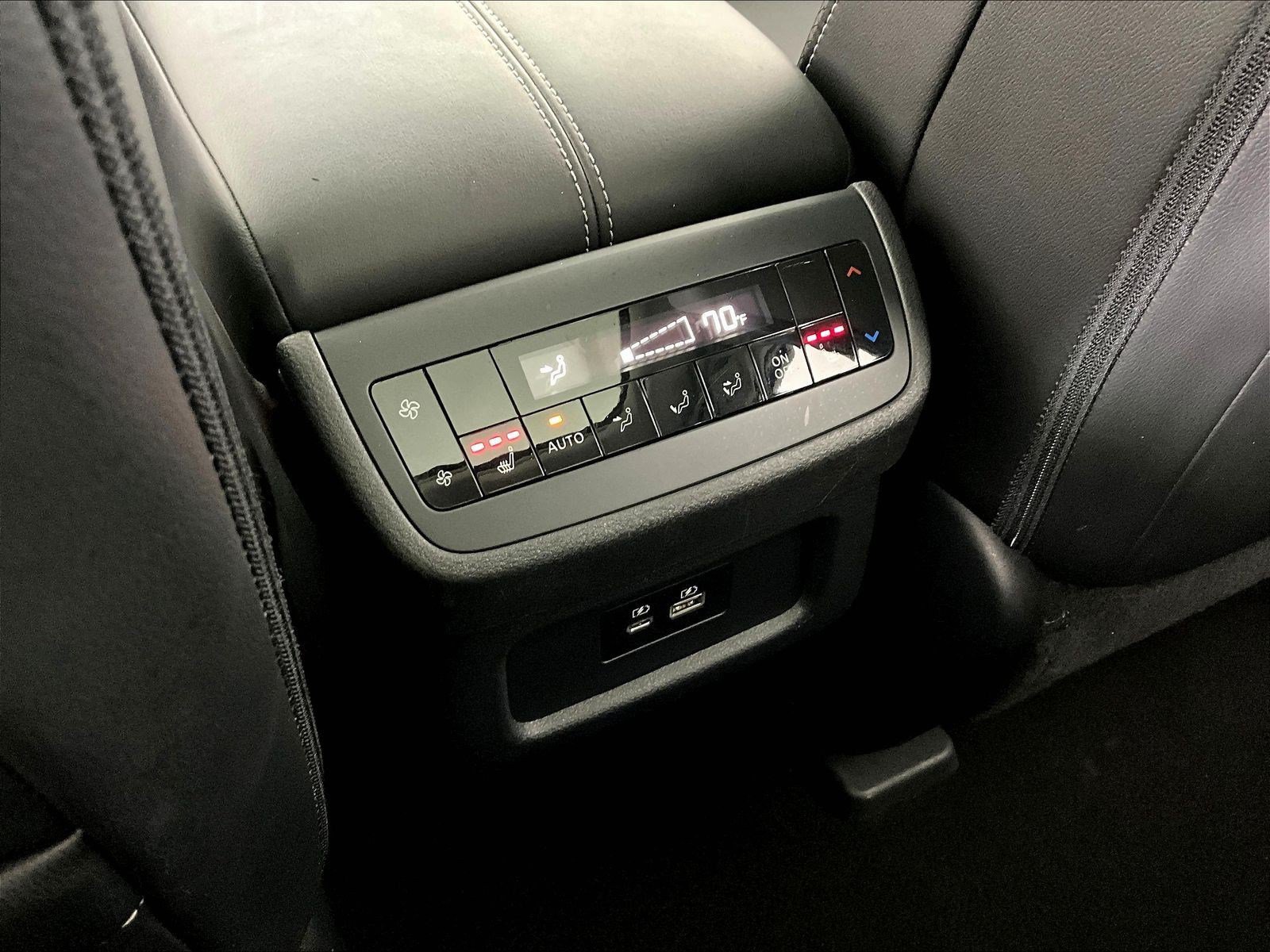 Used 2023 Nissan Pathfinder SL w/ SL Premium Package AWD/4WD image 10