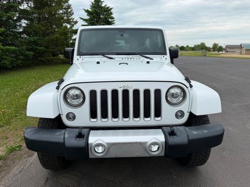 Used 2017 Jeep Wrangler Unlimited Sahara w/ Connectivity Group AWD/4WD image 5