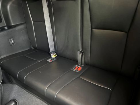 Used 2021 Toyota Highlander Limited image 15