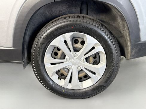 Used 2024 Chevrolet Trax LS FWD image 36