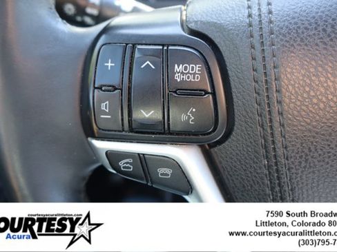 Used 2016 Toyota Highlander Limited Platinum AWD/4WD image 11