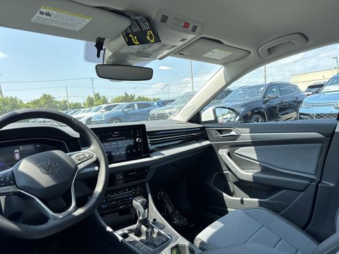 New 2025 Volkswagen Jetta SE image 15