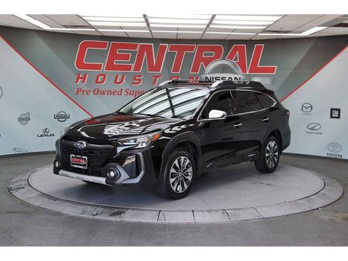 Used 2025 Subaru Outback Touring AWD/4WD image 2