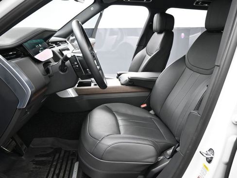 Used 2025 Land Rover Range Rover SE image 8