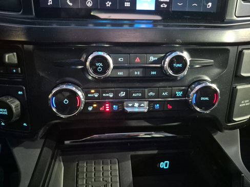 New 2026 Ford F250 Lariat w/ Black Appearance Package image 38