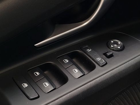 Used 2023 Hyundai Elantra SEL w/ Preferred Accessory Package image 27