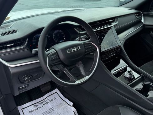 Used 2024 Jeep Grand Cherokee Altitude image 58